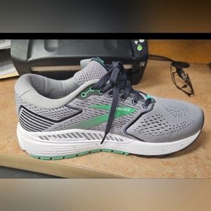Brooks Ariel 20 size 10EW